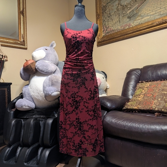 Rihoas / New With Tags / Small / Red Floral Bodycon Slip Midi Dress - Picture 2 of 4